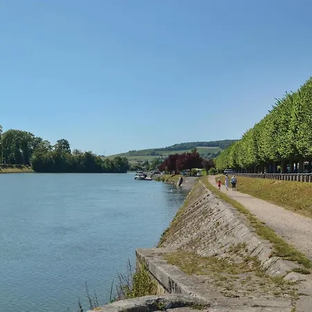 Semesterbostad Appartement Jolie Vue Riviere *